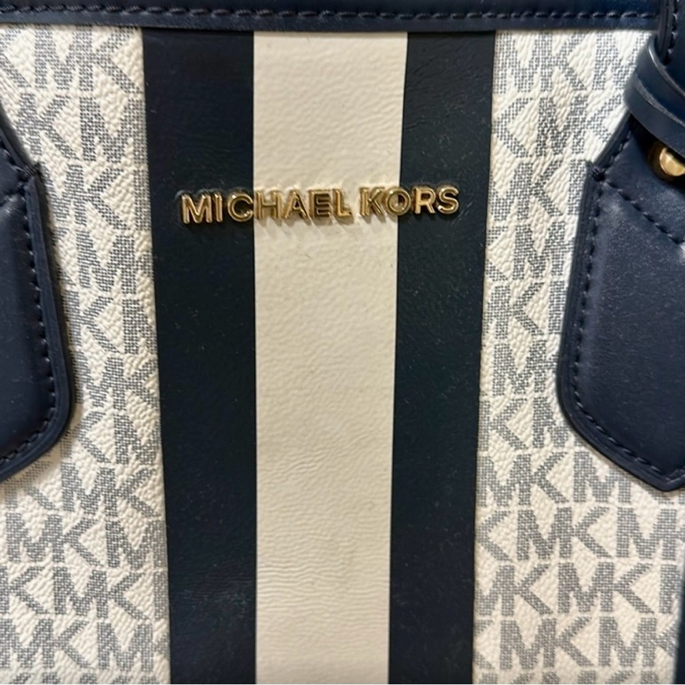 Michael Kors Navy and White Tote Bag - Picture 3 of 9